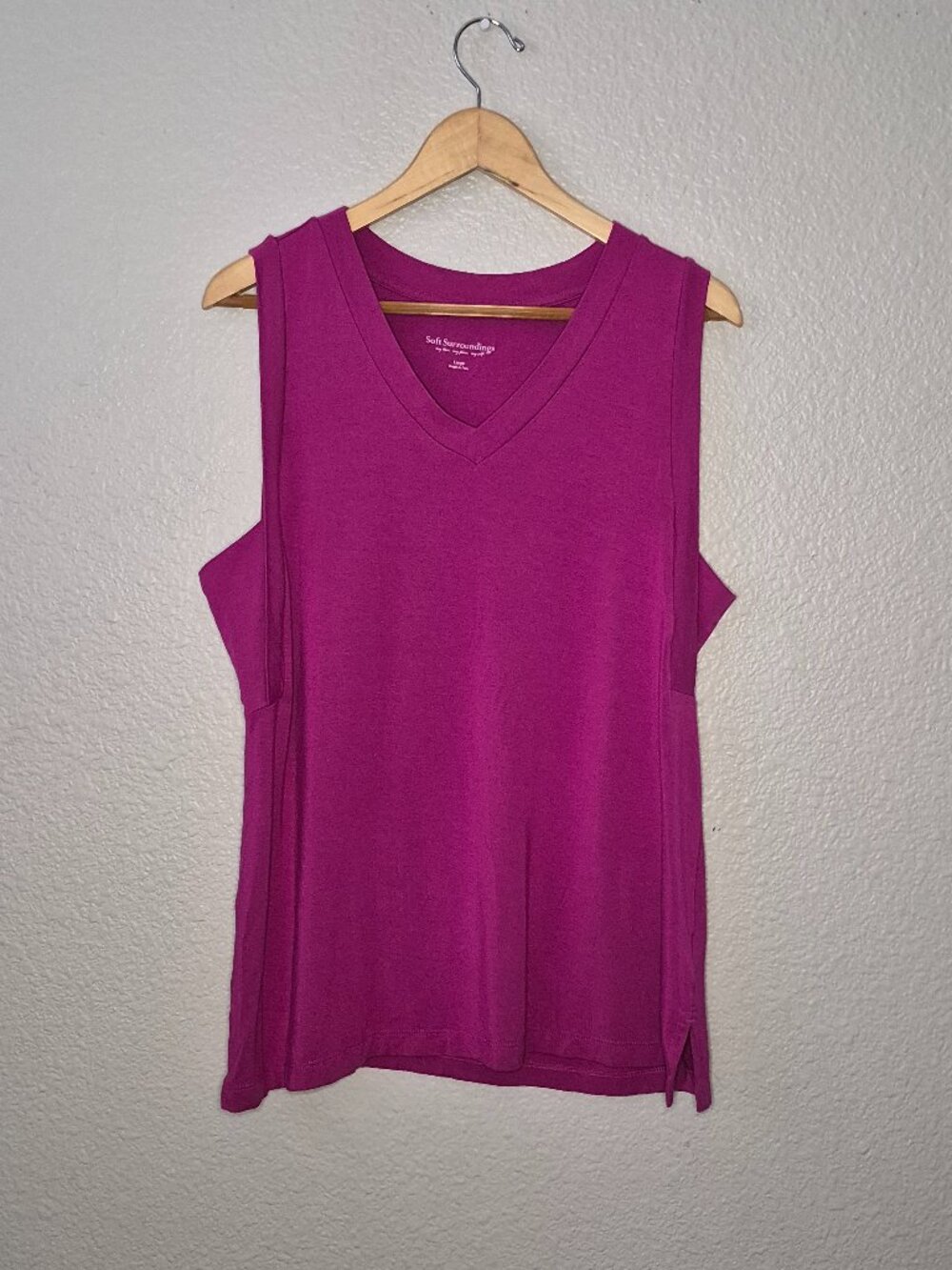 Soft Surroundings Women's V-Neck Tank Top Size: Large Pink Sleeveless